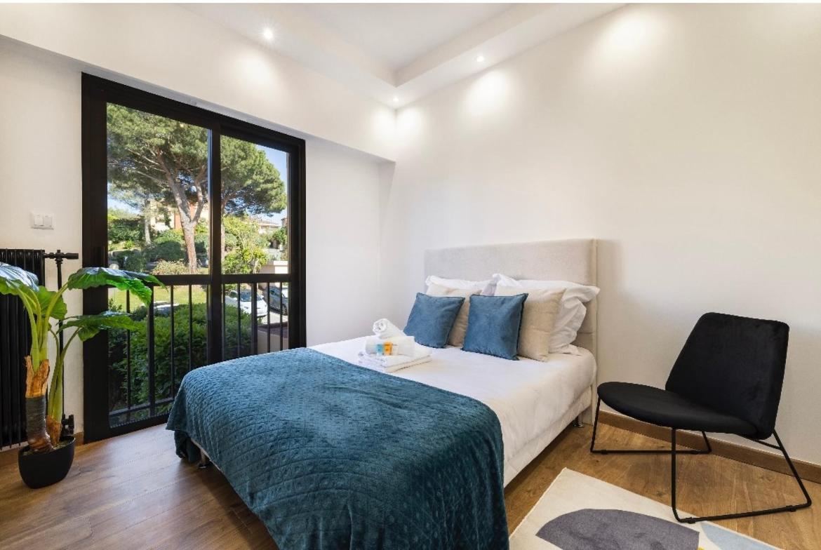 In Cannes-croisette Apartment